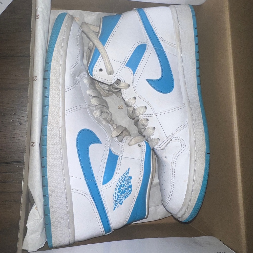 Women’s size 9 UNC Jordan 1 Mids